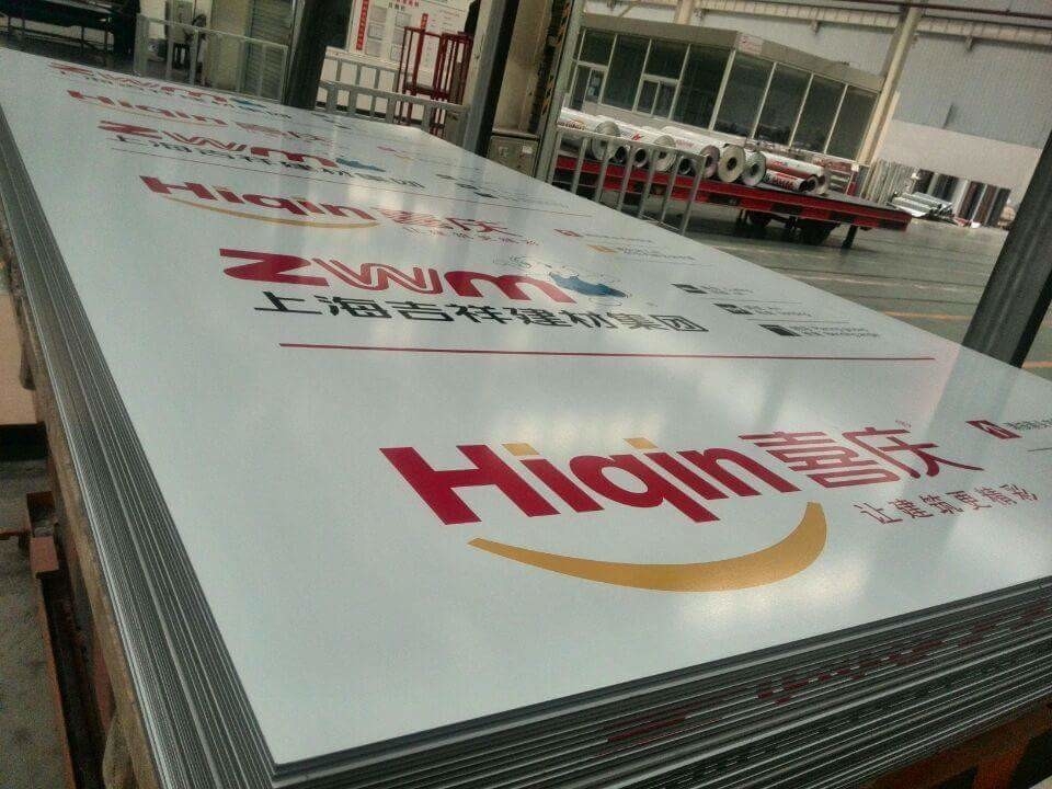 Panneau composite en aluminium à film protecteur OEM avec un haut brillant et une épaisseur de bobine d'aluminium de 0,022 mm à 0,050 mm