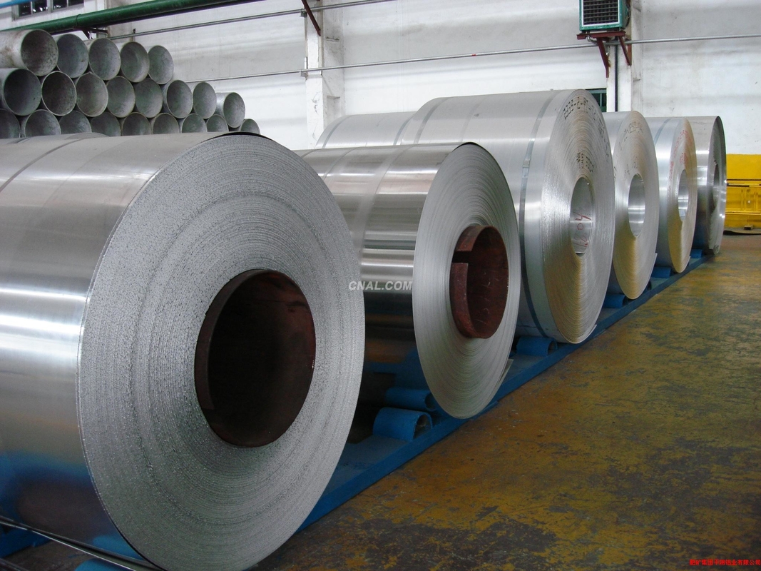 Facile à nettoyer et à entretenir bobine d'aluminium prépeint pour les façades et les murs des bâtiments à faible entretien
