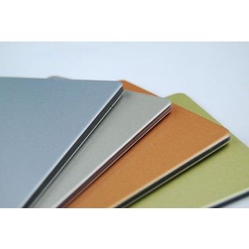Panneau composite en aluminium PVDF avec revêtement nano-PVDF et peinture nanométrique auto-nettoyeuse pour une décoration architecturale élégante et 15-
