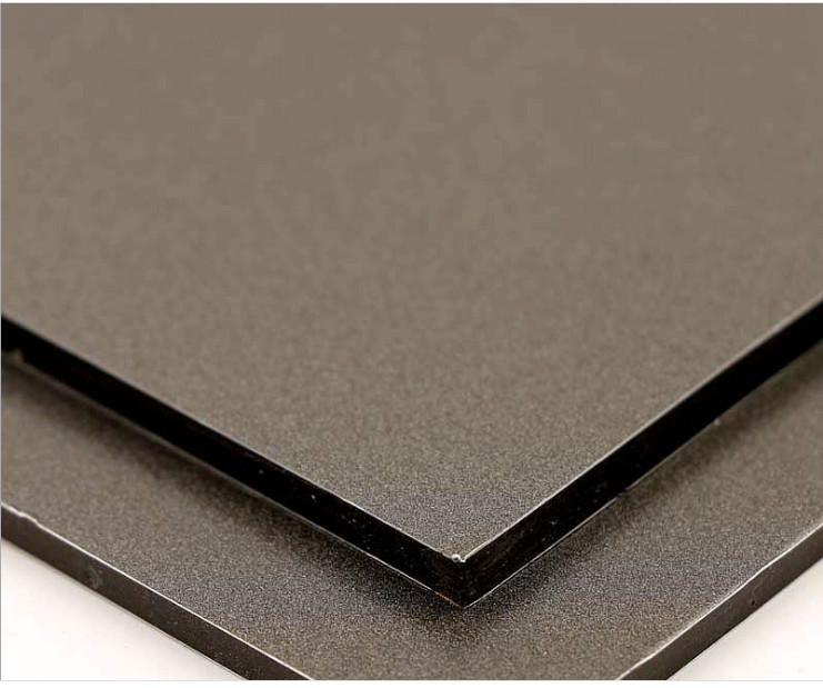 Panneau composite en aluminium très brillant protégeant votre surface avec un revêtement nano-PVDF et une peinture auto-nettoyeuse