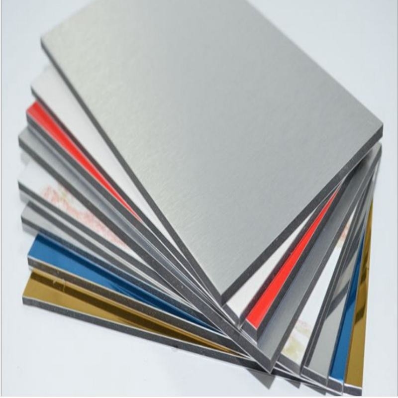 Panneau composite en aluminium très brillant protégeant votre surface avec un revêtement nano-PVDF et une peinture auto-nettoyeuse