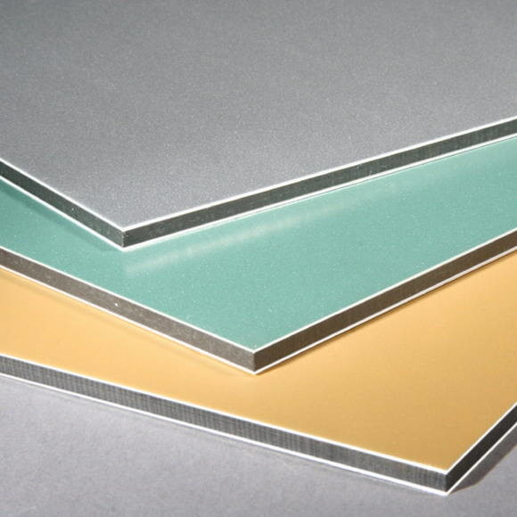 Panneau composite en aluminium très brillant protégeant votre surface avec un revêtement nano-PVDF et une peinture auto-nettoyeuse