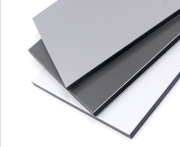 Panneau composite en aluminium très brillant protégeant votre surface avec un revêtement nano-PVDF et une peinture auto-nettoyeuse