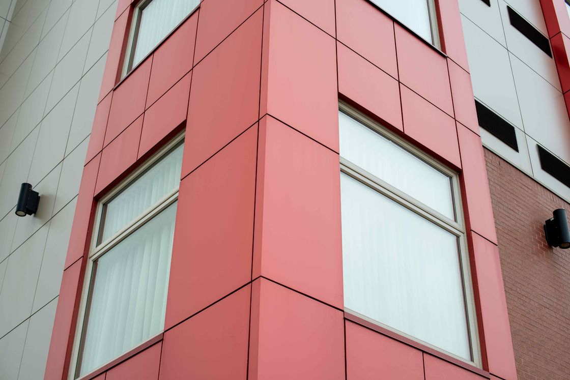 Panneau composite en aluminium FEVE haute brillance avec des couleurs vives et lumineuses