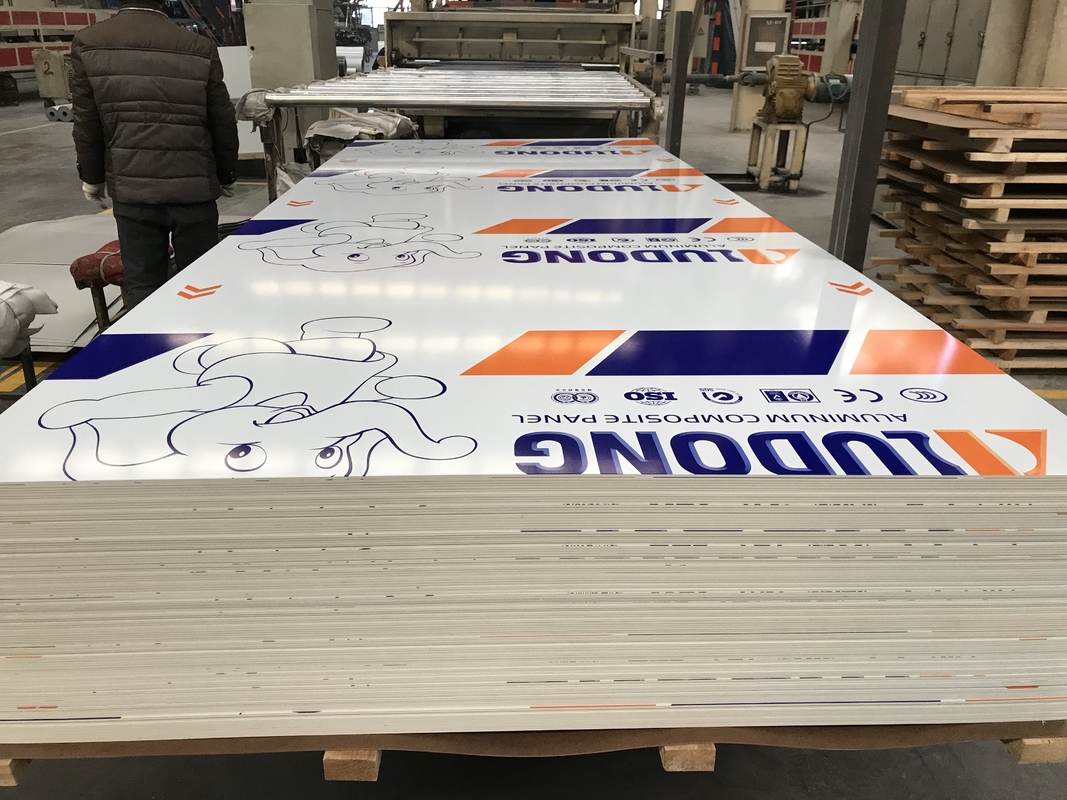 Panneau en aluminium composite en gros de 1500 mm pour les volets de mur de rideau