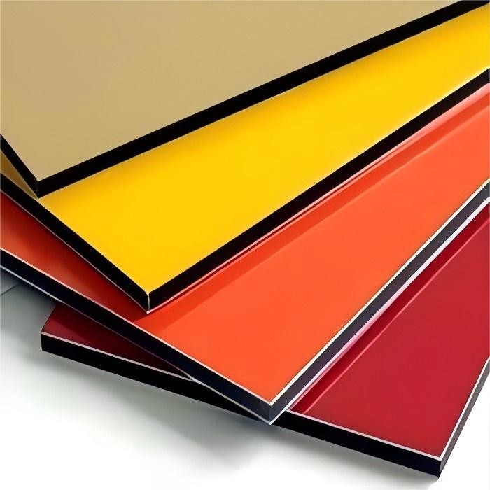 Panneau composite en aluminium à haute brillance ajoutant une couche supplémentaire de protection et d'esthétique avec une stratification par film