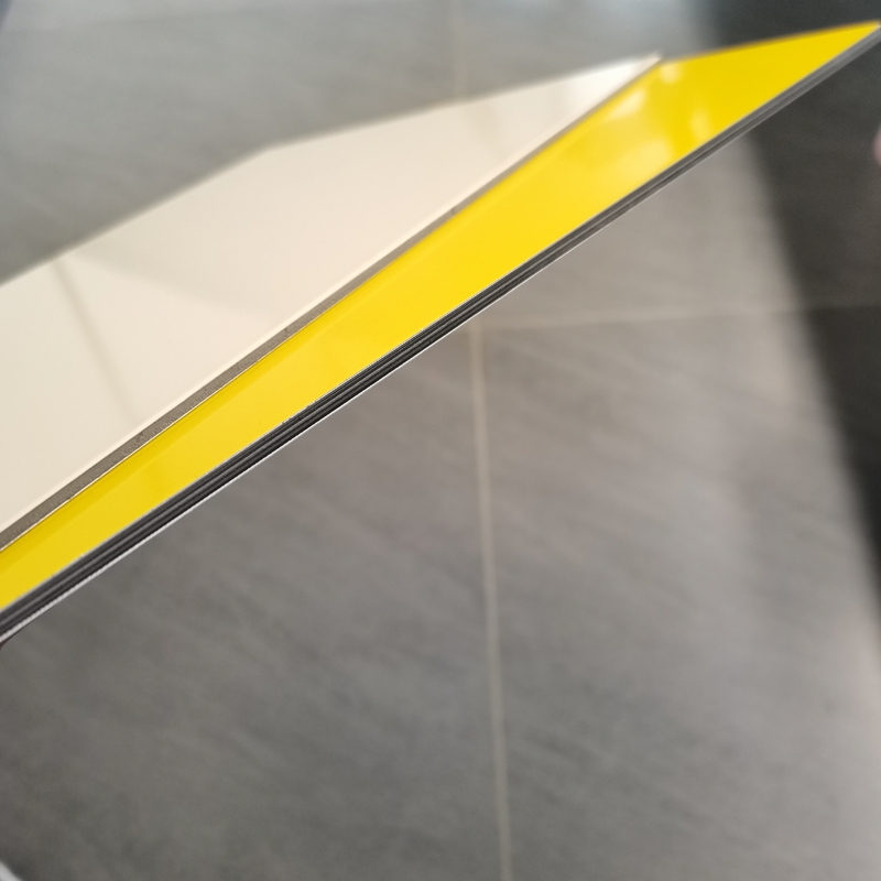 Panneau composite en aluminium à film protecteur OEM avec un haut brillant et une épaisseur de bobine d'aluminium de 0,022 mm à 0,050 mm