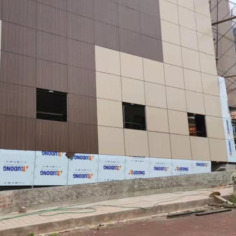 Panneau composite en aluminium PVDF de qualité B1 ignifuge pour la décoration murale extérieure