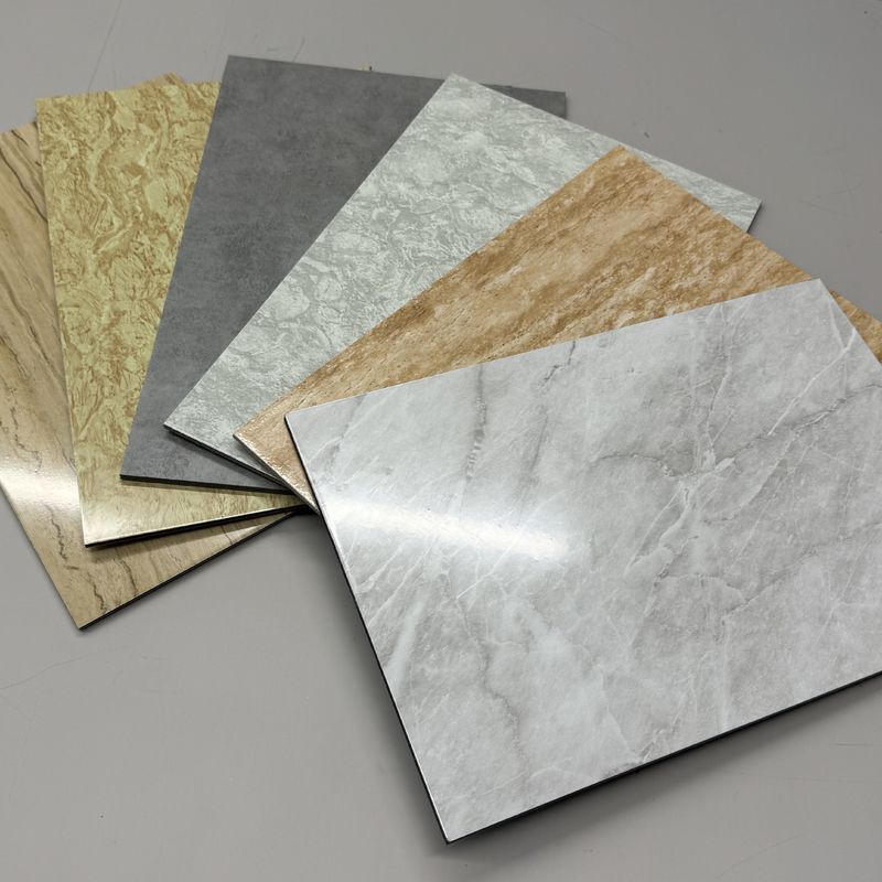 Panneau composite en aluminium PE PDVF, livraison rapide, revêtement 1220x24400mm, motif en marbre, pour décoration de hall de centre commercial, d'hôtel, personnalisé