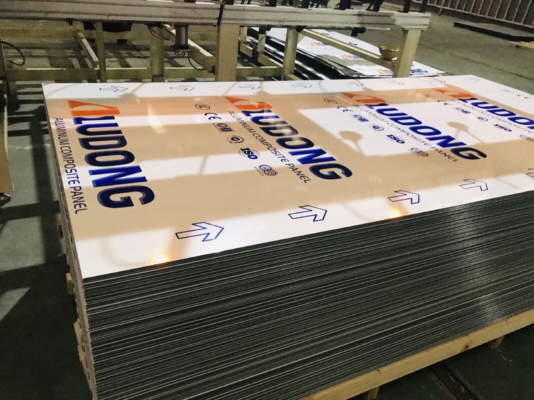 Grèce Panneau composite en aluminium PE de qualité pour affichage et décoration intérieure