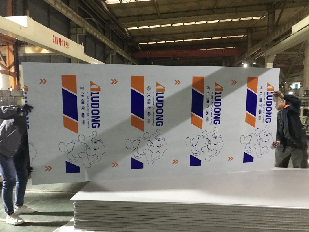 Grèce Panneau composite en aluminium PE de qualité pour affichage et décoration intérieure