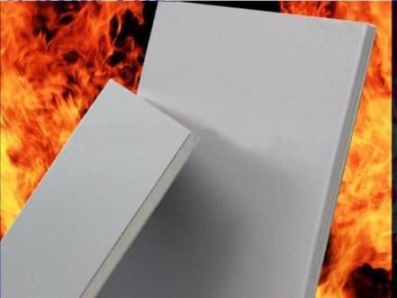 Panneau composite en aluminium 4x8 pieds PVDF PE revêtu ignifuge Léger sur mesure Disponible pour la décoration intérieure extérieure