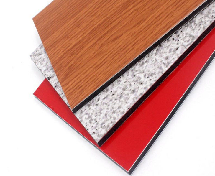 OEM usine Grain de bois ACP 4mm, revêtement PVDF, surface anti rayures pour revêtement murale extérieur intérieur Best seller