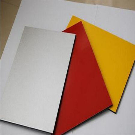 Panneau sandwich en aluminium anti-collision résistance supérieure et finition de broyeur pour des performances optimales