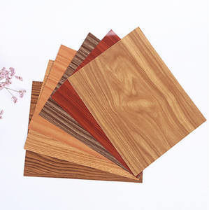 En stock 1220*2440mm Panneaux composites en aluminium Modèle en bois, résistance élevée à la moisissure pour la décoration intérieure Certifié CE