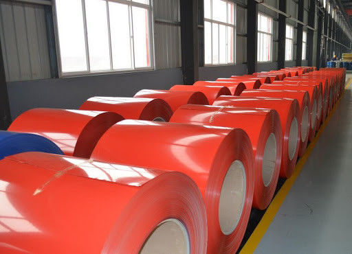 La couleur enduite d'une première couche de peinture a enduit l'identification en aluminium 405 505 de bobines des revêtements nanos du polyester PVDF
