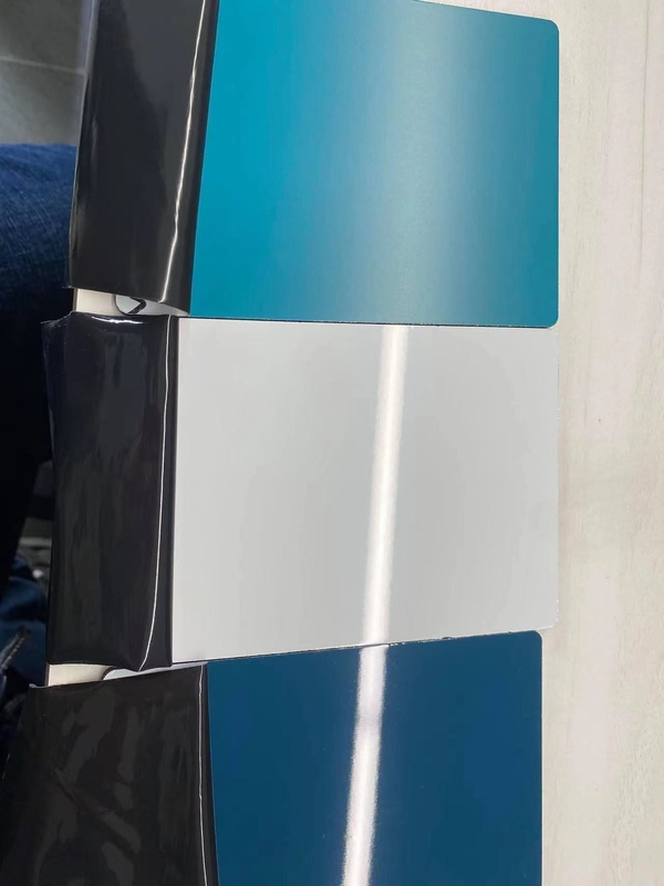 Le panneau composite en aluminium très brillant protège contre la pollution et décore élégamment les bâtiments