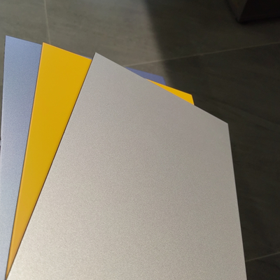 Le panneau composé en aluminium ACP de la couleur 4*8 solide couvre le revêtement de PVDF
