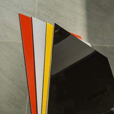 1.5 mm-8 mm d'épaisseur Polyvinylidène Fluorure Panneau en aluminium avec une résistance élevée à la pellicule