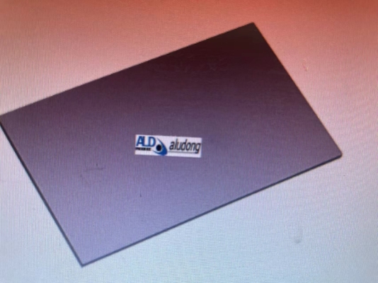 Plaque d'aluminium solide avancée avec une large gamme de tailles et un revêtement nano-PVDF pour une conception légère et une durabilité