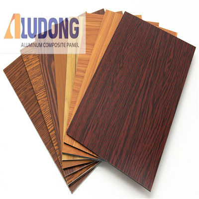 OEM personnalisé 1220*2440mm Panneau ACM PE revêtement PVDF, option de grain de bois, pour le plafond et la décoration intérieure Prix d'usine