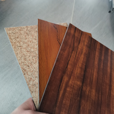 panneau composé en aluminium en bois de largeur de 1240mm pour la décoration extérieure de revêtement