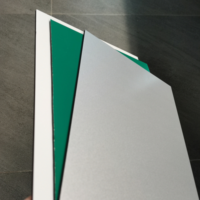 Panneau composé en aluminium 1220mm de PE ACP pour la décoration de mur rideau de feuilles de revêtement